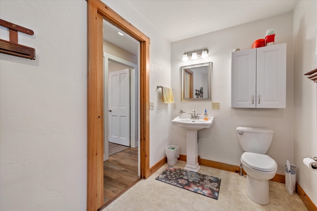 Southbridge, Massachusetts 01550, United States, 3 Bedrooms Bedrooms, ,3 BathroomsBathrooms,Residential,Pending,26791