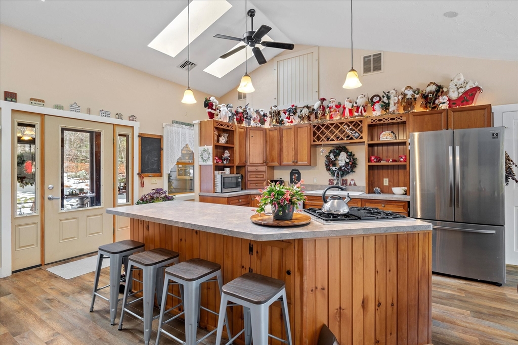 Southbridge, Massachusetts 01550, United States, 3 Bedrooms Bedrooms, ,3 BathroomsBathrooms,Residential,Pending,26791