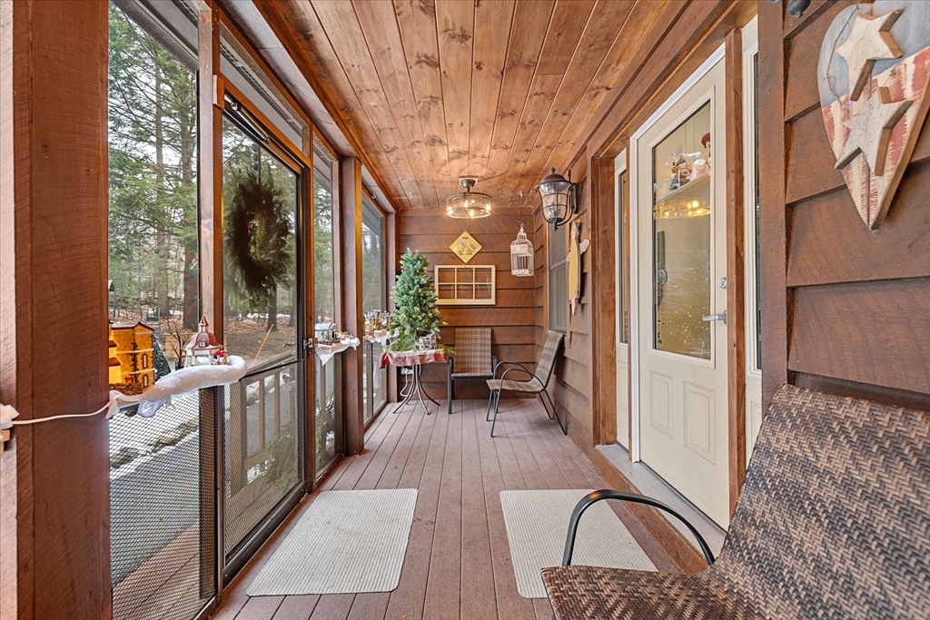 Southbridge, Massachusetts 01550, United States, 3 Bedrooms Bedrooms, ,3 BathroomsBathrooms,Residential,Pending,26791