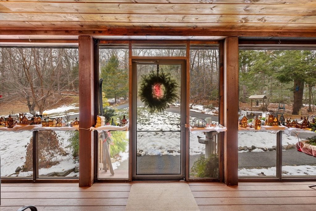 Southbridge, Massachusetts 01550, United States, 3 Bedrooms Bedrooms, ,3 BathroomsBathrooms,Residential,Pending,26791