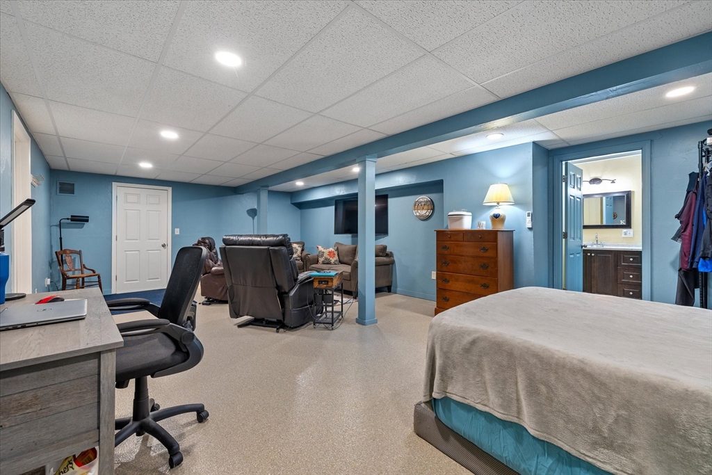 Southbridge, Massachusetts 01550, United States, 3 Bedrooms Bedrooms, ,3 BathroomsBathrooms,Residential,Pending,26791