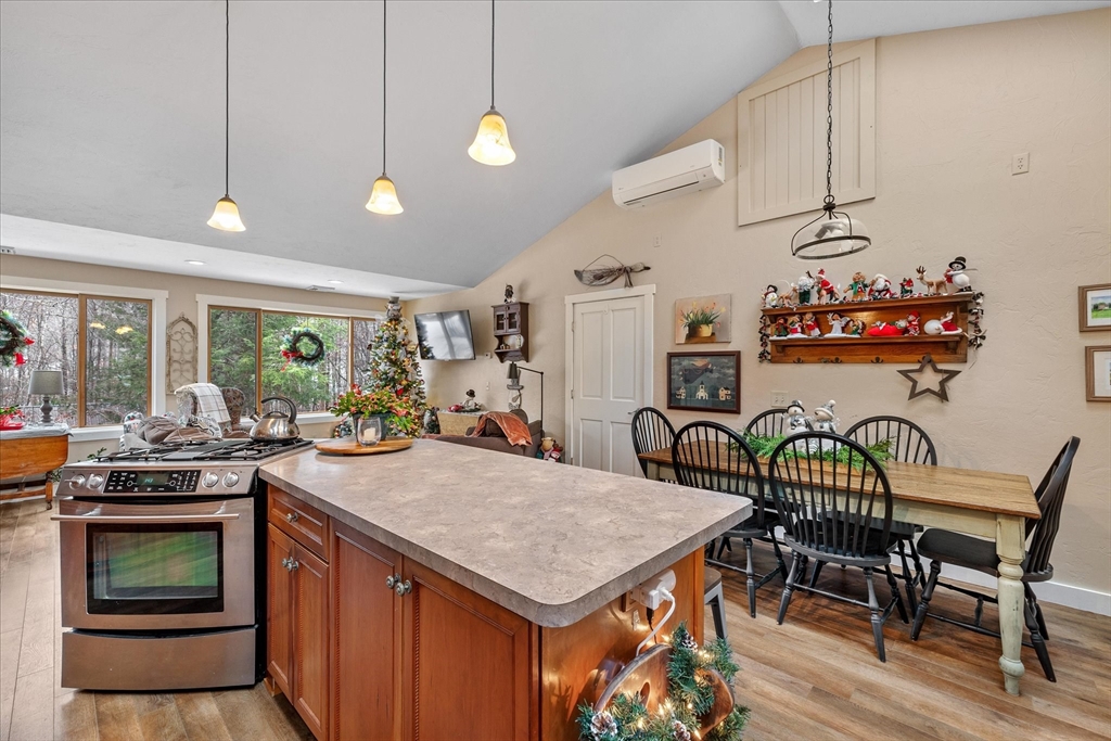 Southbridge, Massachusetts 01550, United States, 3 Bedrooms Bedrooms, ,3 BathroomsBathrooms,Residential,Pending,26791