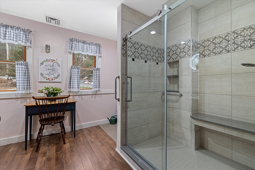 Southbridge, Massachusetts 01550, United States, 3 Bedrooms Bedrooms, ,3 BathroomsBathrooms,Residential,Pending,26791