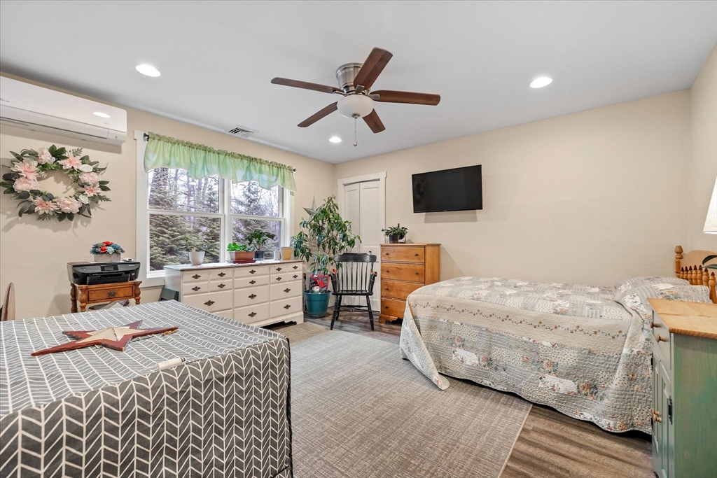 Southbridge, Massachusetts 01550, United States, 3 Bedrooms Bedrooms, ,3 BathroomsBathrooms,Residential,Pending,26791