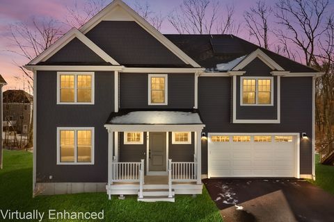 40 Timber Crest Dr Medway MA 02053