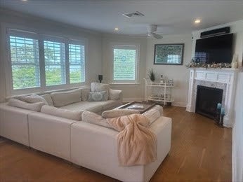 606 Schooner Way 606