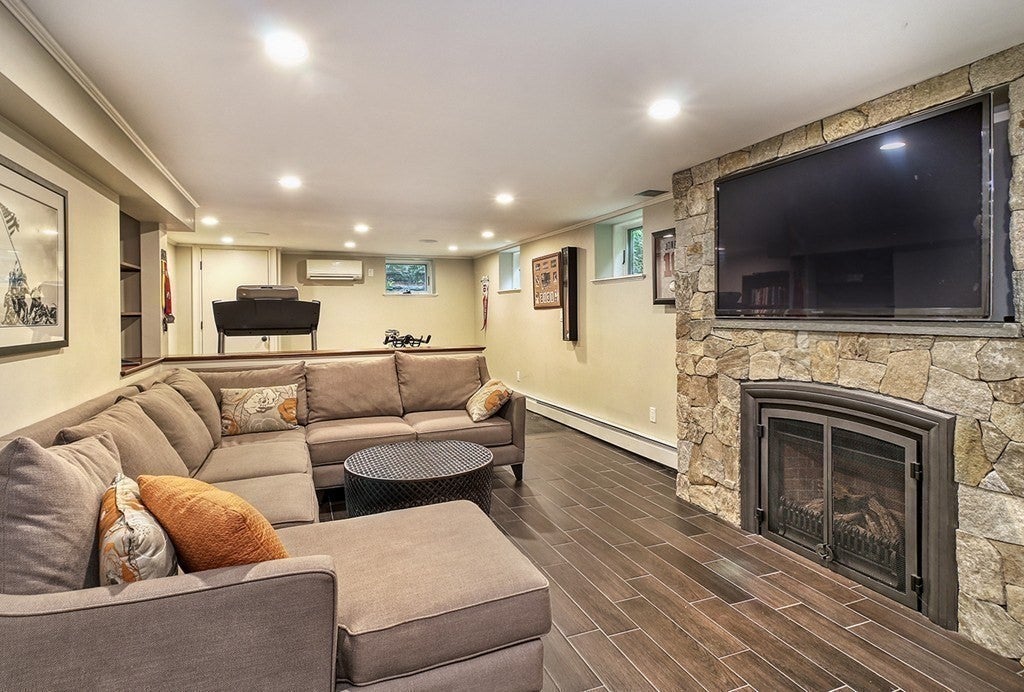 15 Foxcroft Rd, Winchester, MA Photo #32