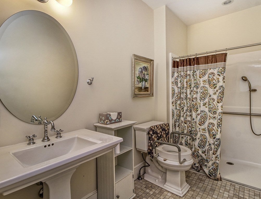 15 Foxcroft Rd, Winchester, MA Photo #27