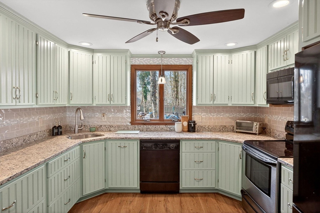 12 Inkberry Ln