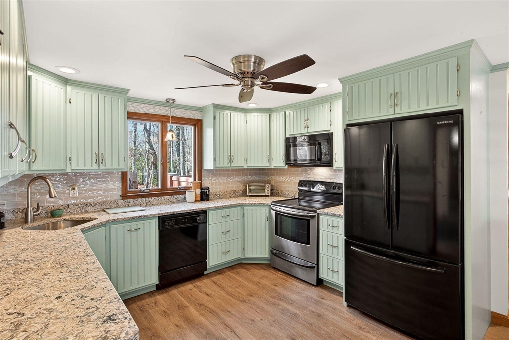12 Inkberry Ln
