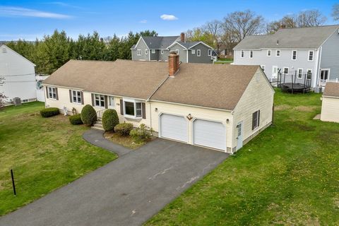 79 Ledgeview Dr Norwood MA 02062