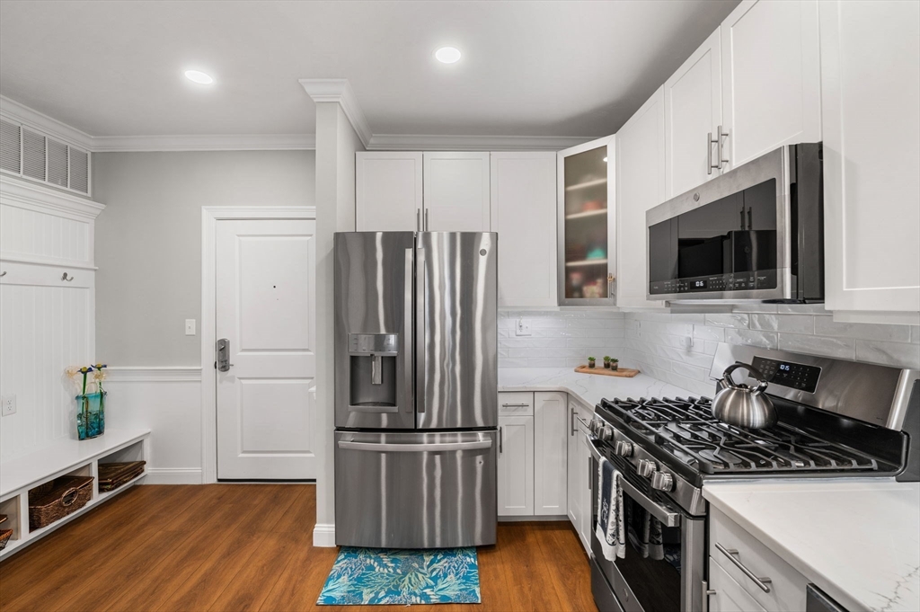 320 Middlesex Ave A208