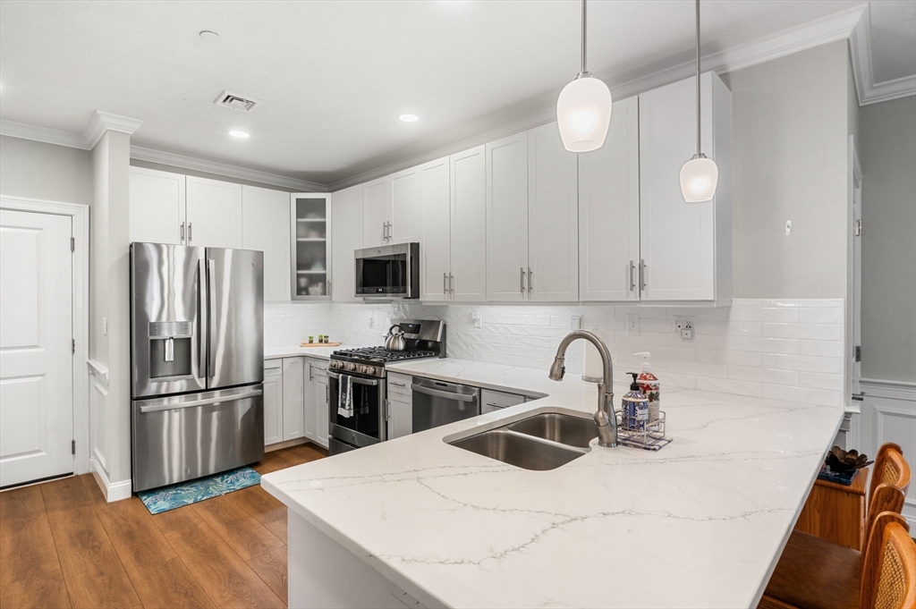 320 Middlesex Ave A208