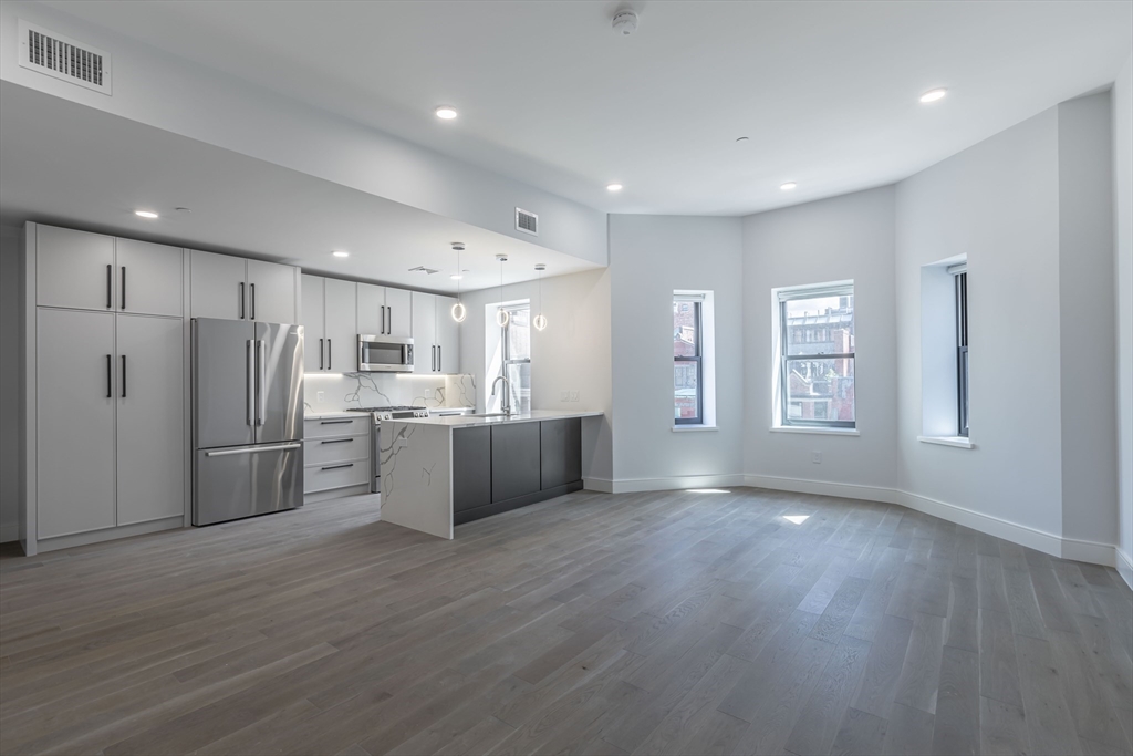169 Newbury St. PH