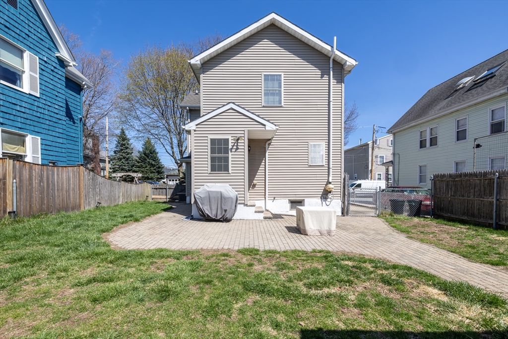 Peabody, Massachusetts 01960, United States, 3 Bedrooms Bedrooms, ,2 BathroomsBathrooms,Residential,Pending,129104