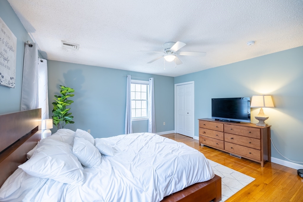 Peabody, Massachusetts 01960, United States, 3 Bedrooms Bedrooms, ,2 BathroomsBathrooms,Residential,Pending,129104