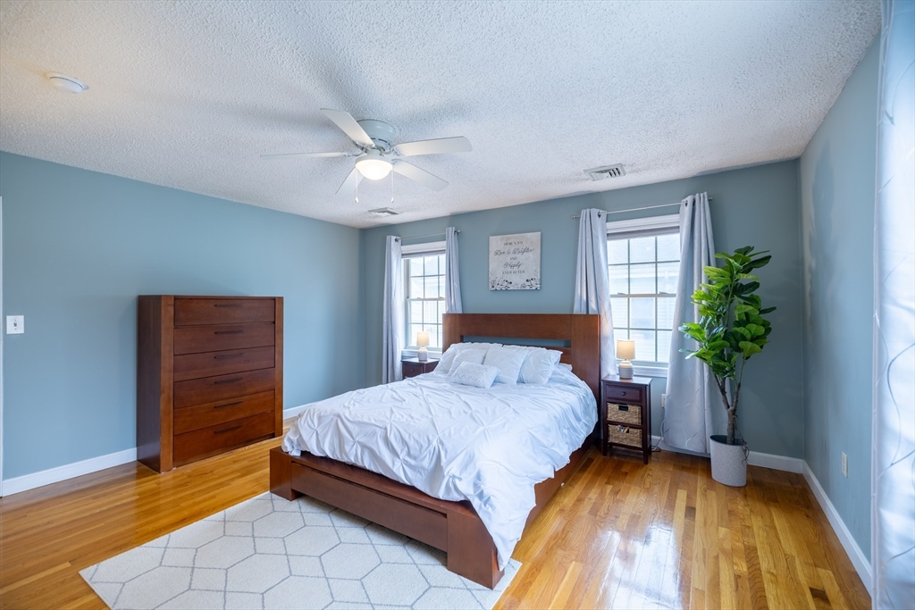 Peabody, Massachusetts 01960, United States, 3 Bedrooms Bedrooms, ,2 BathroomsBathrooms,Residential,Pending,129104