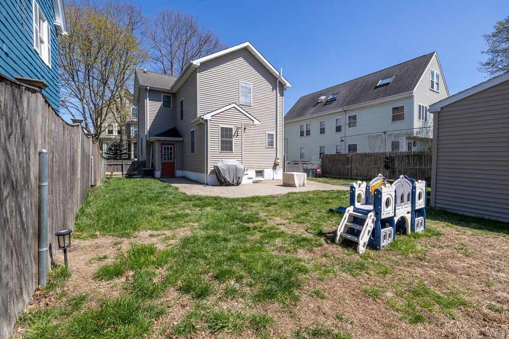 Peabody, Massachusetts 01960, United States, 3 Bedrooms Bedrooms, ,2 BathroomsBathrooms,Residential,Pending,129104