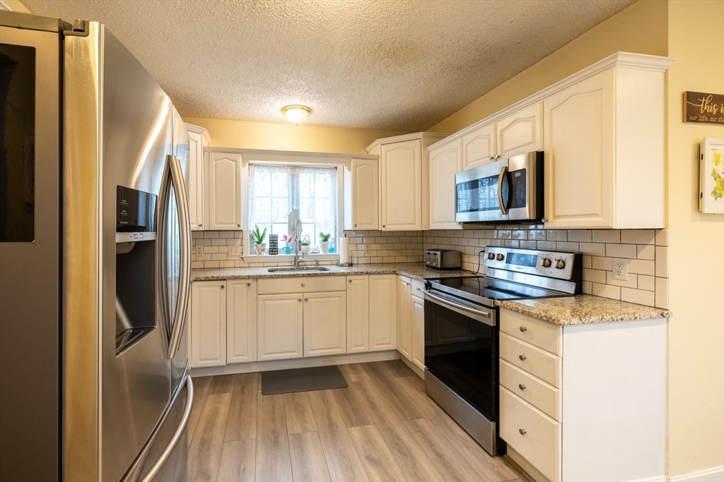 Peabody, Massachusetts 01960, United States, 3 Bedrooms Bedrooms, ,2 BathroomsBathrooms,Residential,Pending,129104