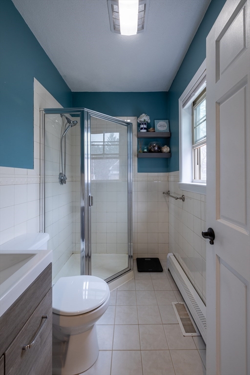 Peabody, Massachusetts 01960, United States, 3 Bedrooms Bedrooms, ,2 BathroomsBathrooms,Residential,Pending,129104