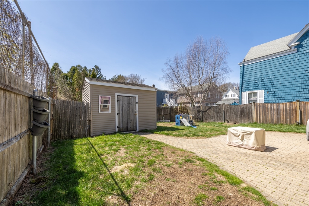 Peabody, Massachusetts 01960, United States, 3 Bedrooms Bedrooms, ,2 BathroomsBathrooms,Residential,Pending,129104