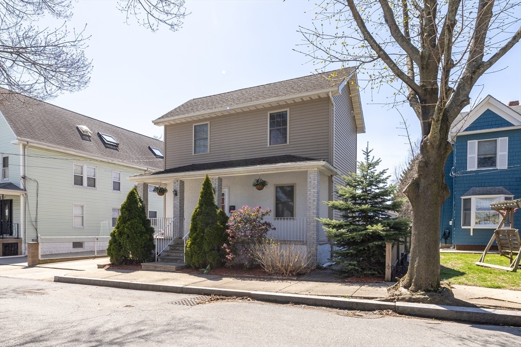 Peabody, Massachusetts 01960, United States, 3 Bedrooms Bedrooms, ,2 BathroomsBathrooms,Residential,Pending,129104