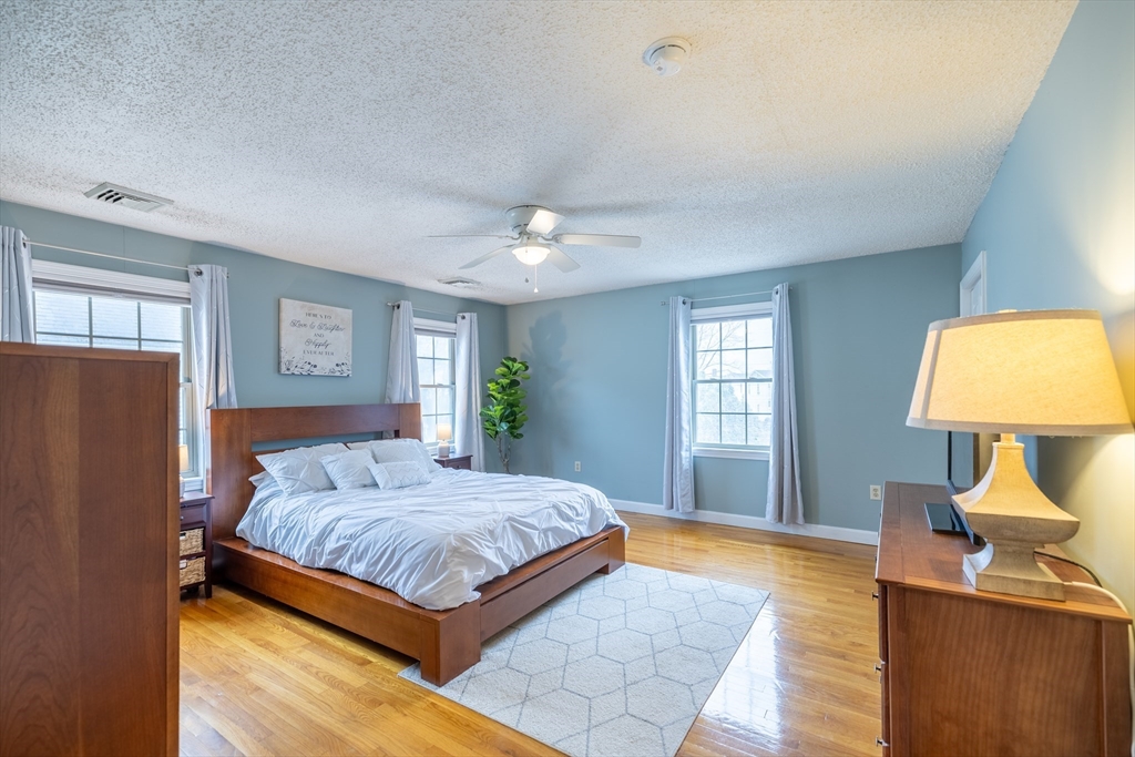 Peabody, Massachusetts 01960, United States, 3 Bedrooms Bedrooms, ,2 BathroomsBathrooms,Residential,Pending,129104