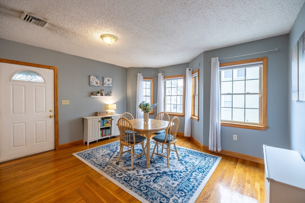 Peabody, Massachusetts 01960, United States, 3 Bedrooms Bedrooms, ,2 BathroomsBathrooms,Residential,Pending,129104