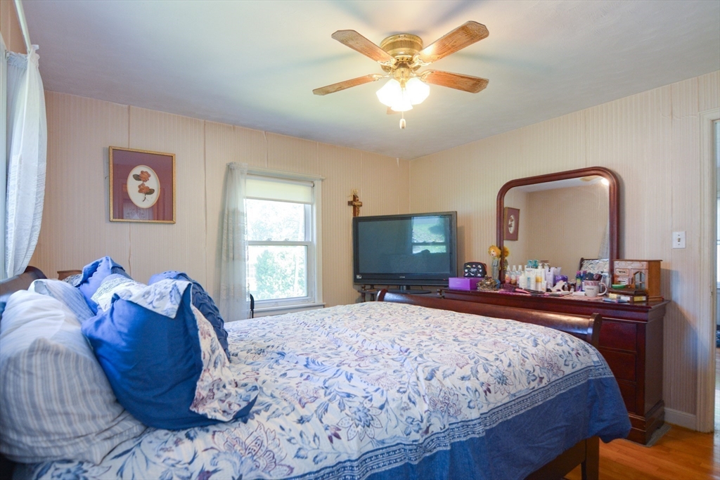 Worcester, Massachusetts 01604, United States, 3 Bedrooms Bedrooms, ,1 BathroomBathrooms,Residential,Pending,150161