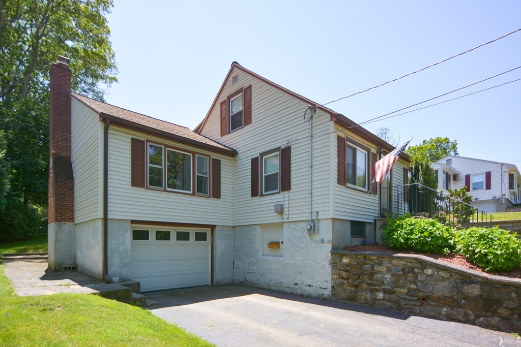 Worcester, Massachusetts 01604, United States, 3 Bedrooms Bedrooms, ,1 BathroomBathrooms,Residential,Pending,150161