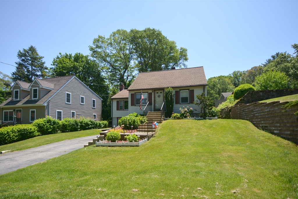 Worcester, Massachusetts 01604, United States, 3 Bedrooms Bedrooms, ,1 BathroomBathrooms,Residential,Pending,150161