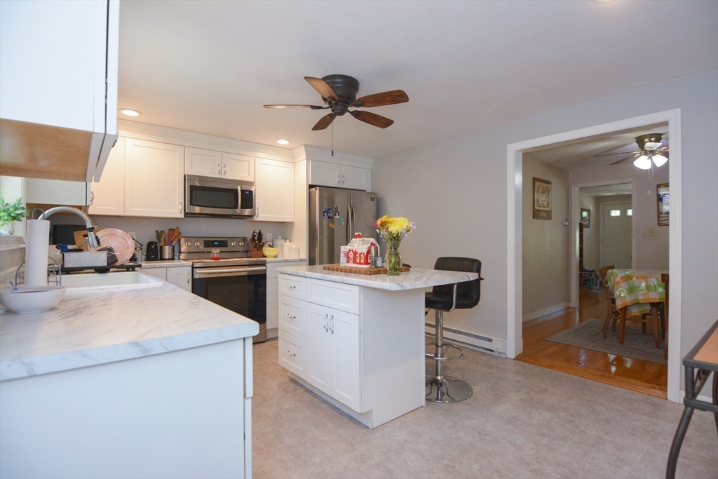 Worcester, Massachusetts 01604, United States, 3 Bedrooms Bedrooms, ,1 BathroomBathrooms,Residential,Pending,150161