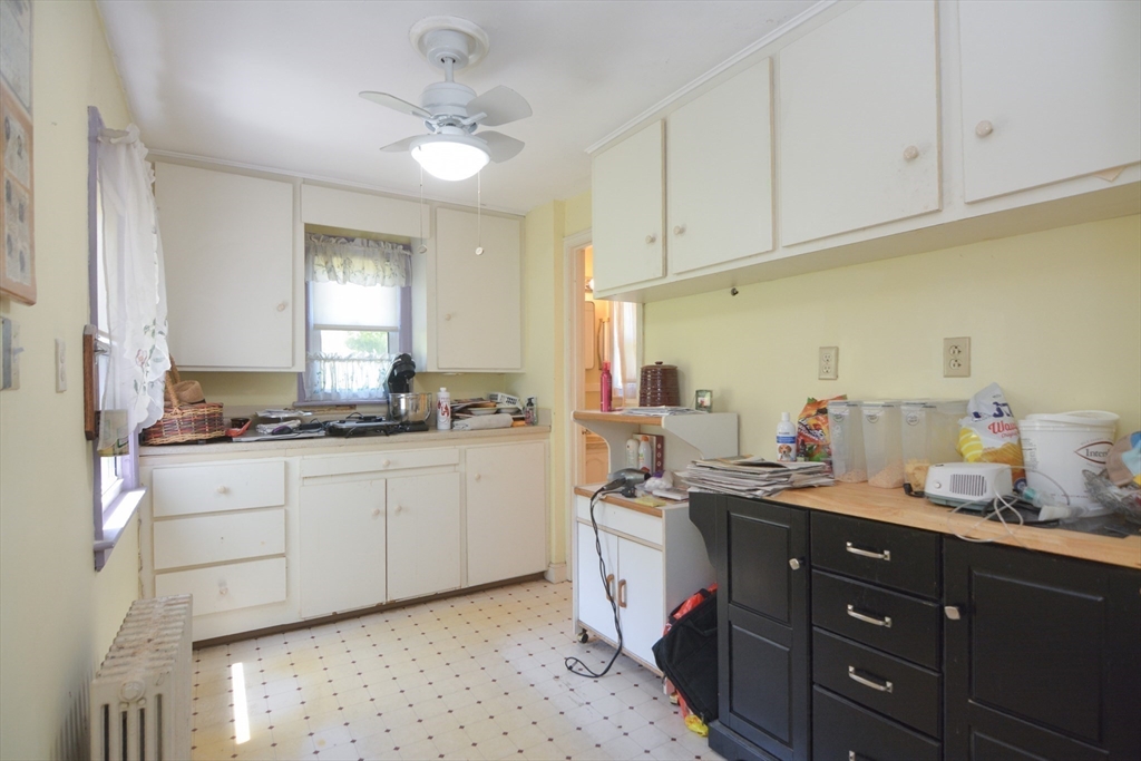 Worcester, Massachusetts 01604, United States, 3 Bedrooms Bedrooms, ,1 BathroomBathrooms,Residential,Pending,150161