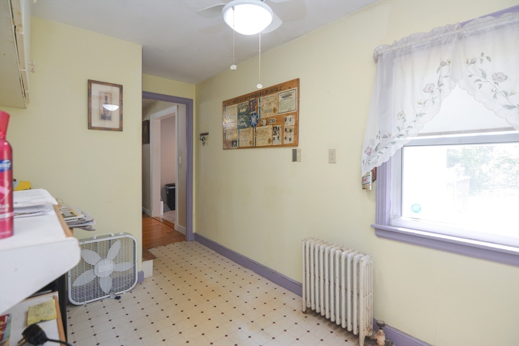 Worcester, Massachusetts 01604, United States, 3 Bedrooms Bedrooms, ,1 BathroomBathrooms,Residential,Pending,150161