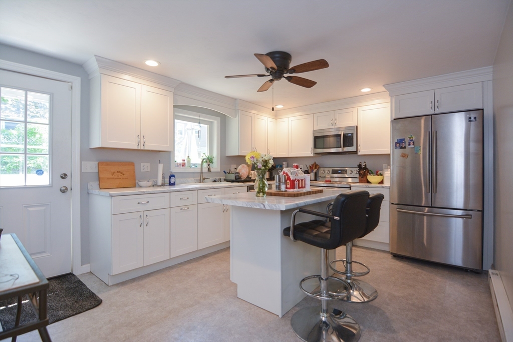 Worcester, Massachusetts 01604, United States, 3 Bedrooms Bedrooms, ,1 BathroomBathrooms,Residential,Pending,150161