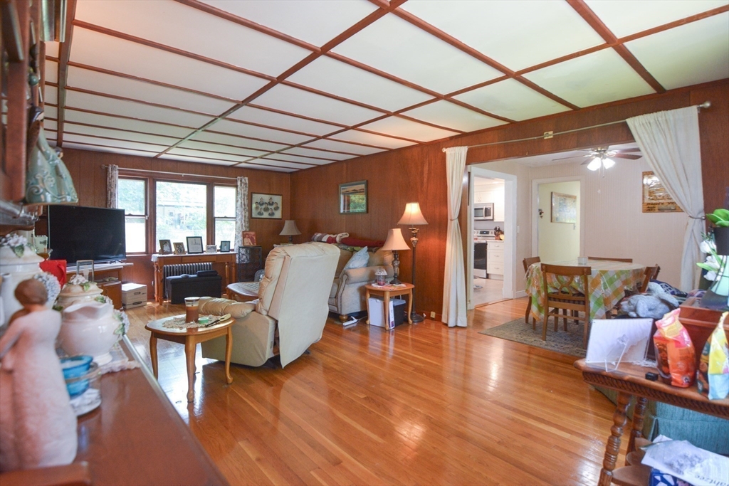 Worcester, Massachusetts 01604, United States, 3 Bedrooms Bedrooms, ,1 BathroomBathrooms,Residential,Pending,150161