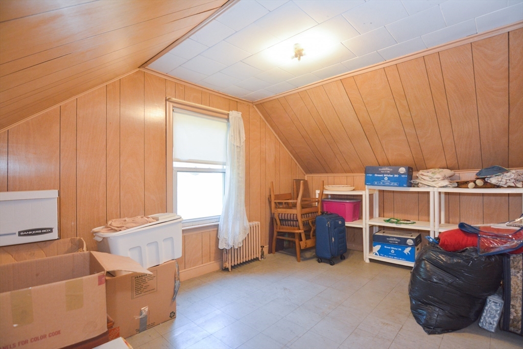 Worcester, Massachusetts 01604, United States, 3 Bedrooms Bedrooms, ,1 BathroomBathrooms,Residential,Pending,150161