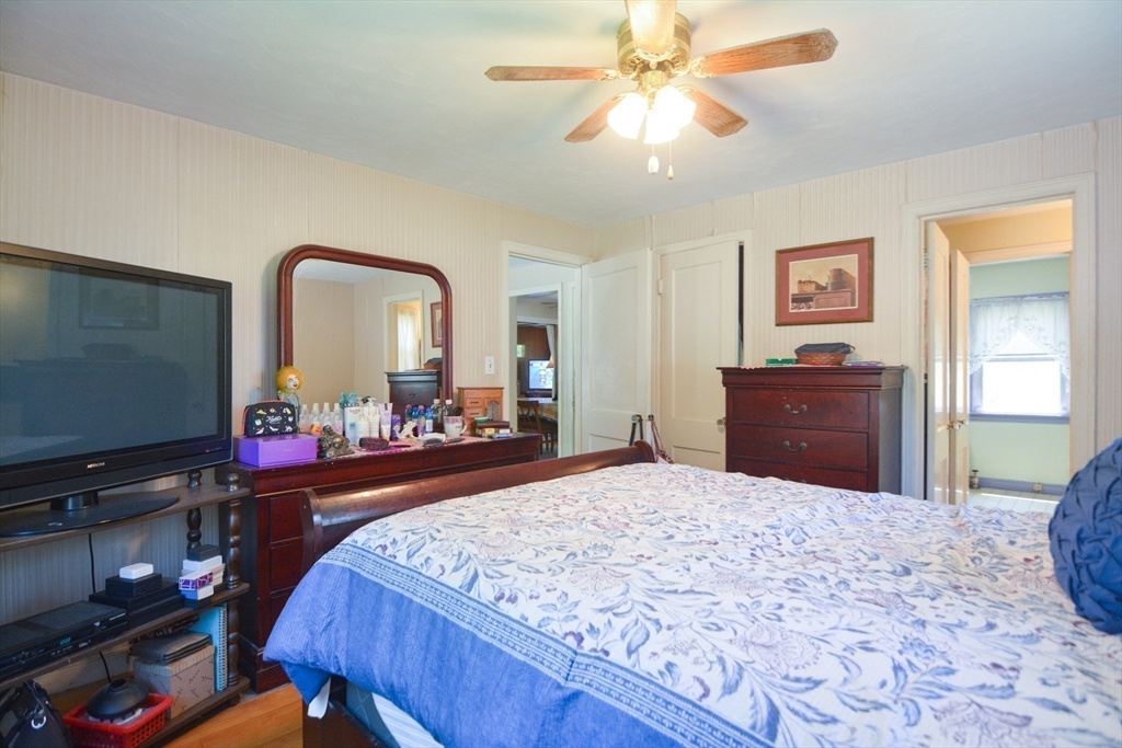 Worcester, Massachusetts 01604, United States, 3 Bedrooms Bedrooms, ,1 BathroomBathrooms,Residential,Pending,150161