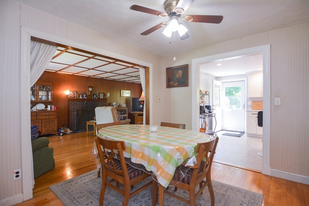 Worcester, Massachusetts 01604, United States, 3 Bedrooms Bedrooms, ,1 BathroomBathrooms,Residential,Pending,150161