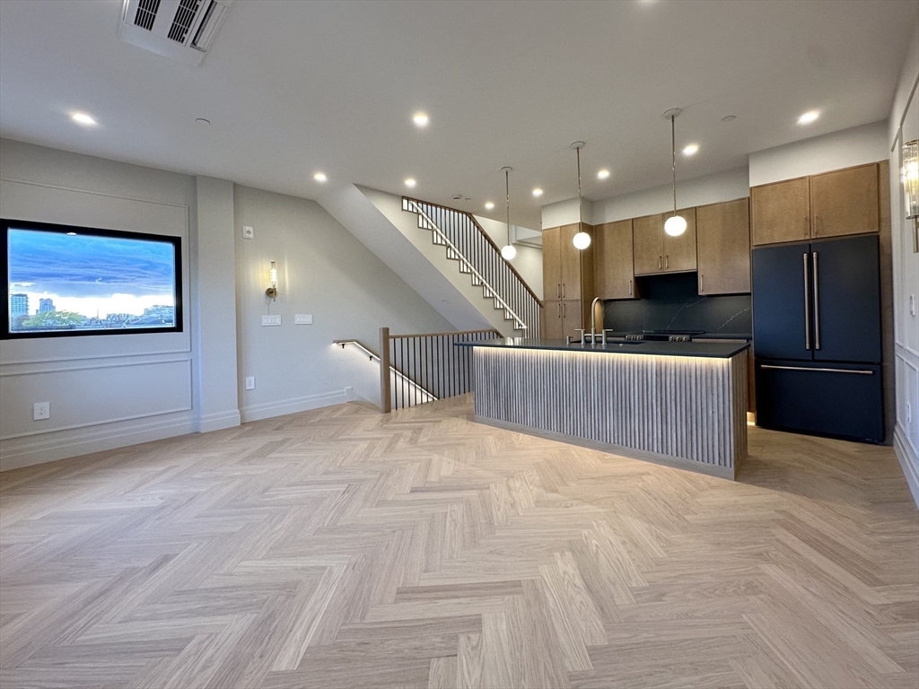 219 Saratoga Street PH-S