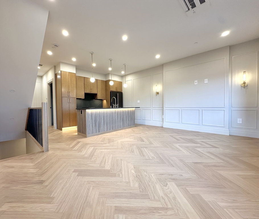 219 Saratoga Street PH-S