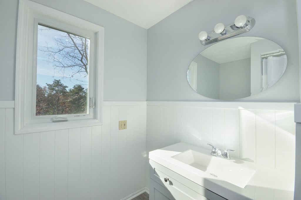 Bourne, Massachusetts 02532, United States, 2 Bedrooms Bedrooms, ,2 BathroomsBathrooms,Residential,Active,227899