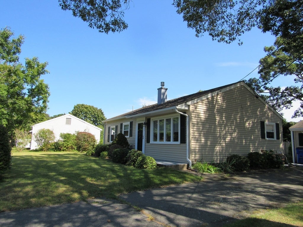 Click for 22 Birch St, Bourne, MA slideshow