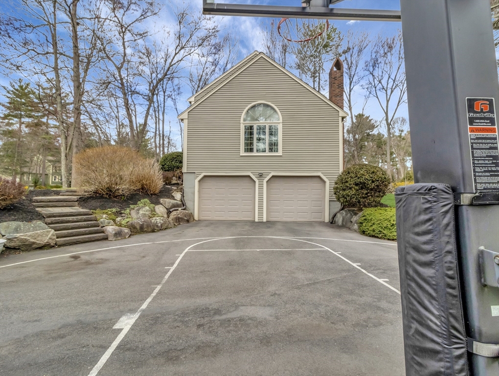 40 Deer Path Ln