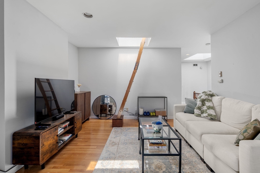 48 Dwight St 5