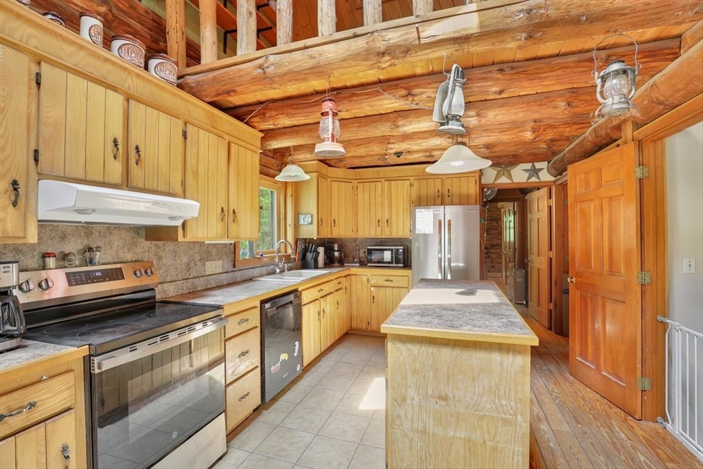41 Woronoco Rd, Blandford, MA Photo #5