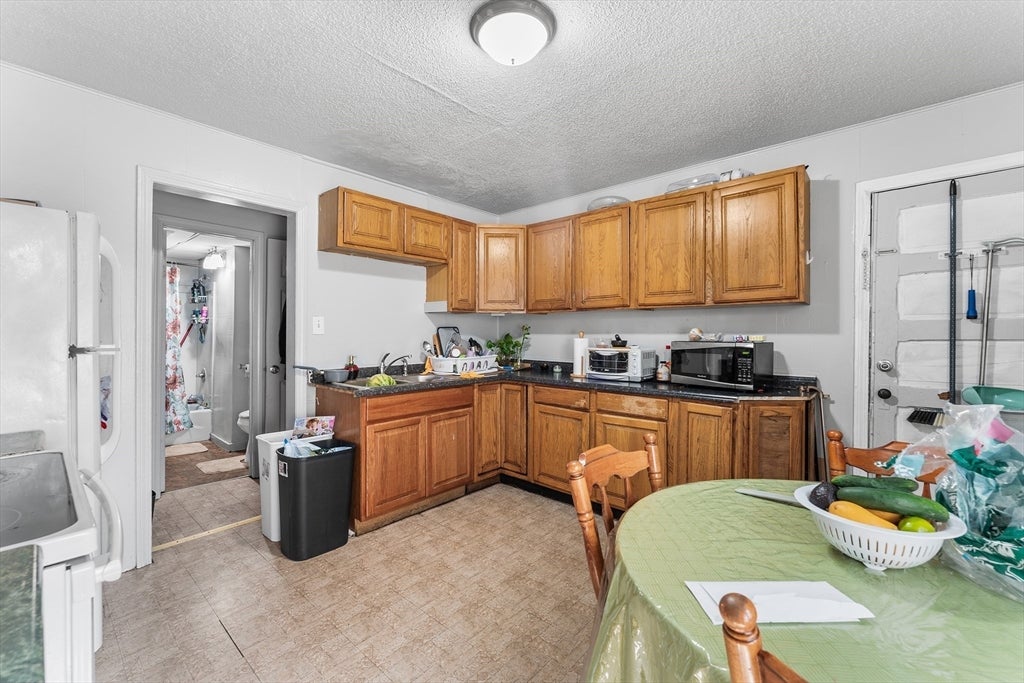 13-15 Cass St, Springfield, MA Photo #5