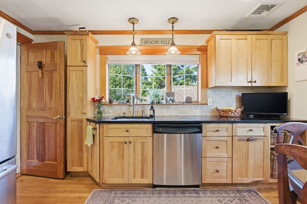 181 Franklin St, Stoneham, MA Photo #17