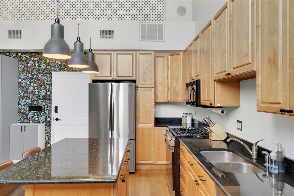 441 Washington Ave 306