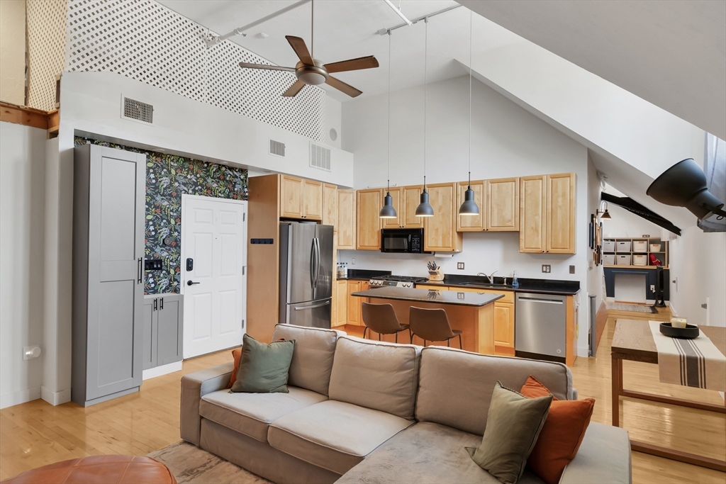 441 Washington Ave 306